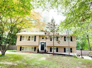 9 E Stemmer Ln, Suffern, NY 10901