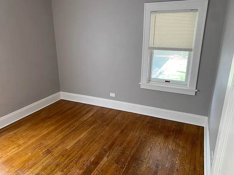 2536 E 124th St #1 — Photo 12