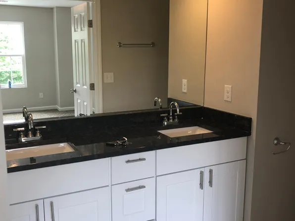 832 Hughes Trce #832, Stone Mountain, GA 30083