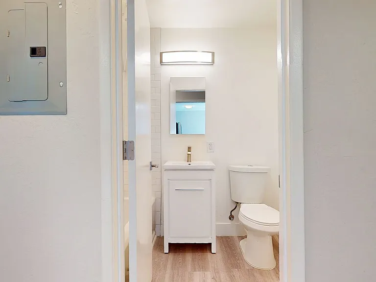 Charming Apartments in Prime Oakland Location! — Photo 37