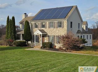 37 Woodland Heights Cir, Glen Gardner, NJ 08826