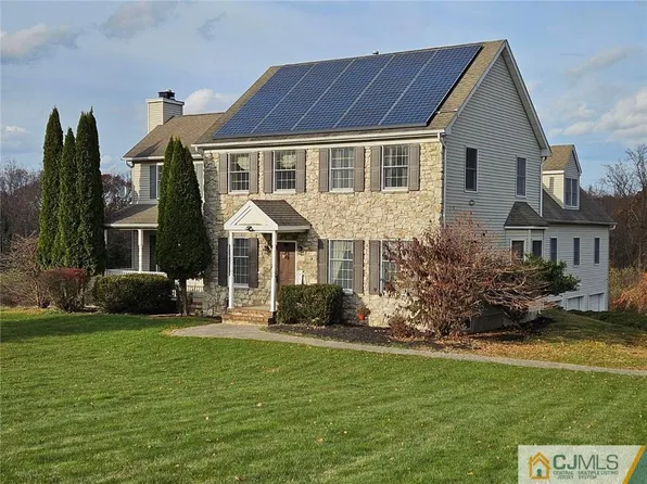 37 Woodland Heights Cir, Glen Gardner, NJ 08826