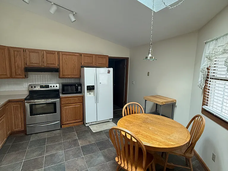 1775 Glenwood Dr — Photo 6