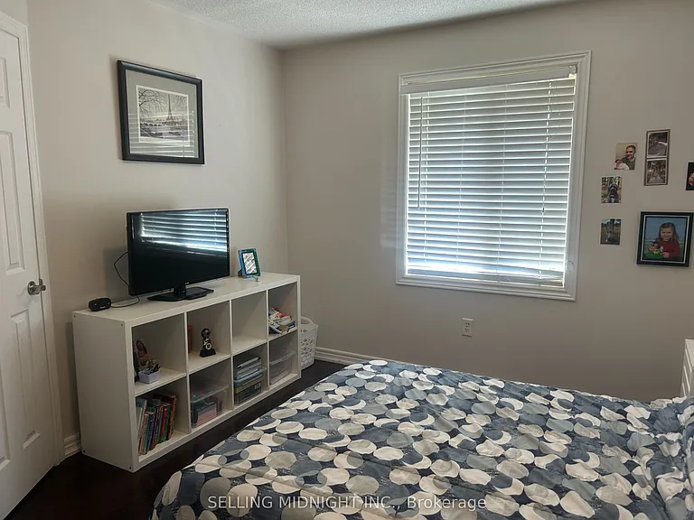 2413 Ravinebrook Cres — Photo 26