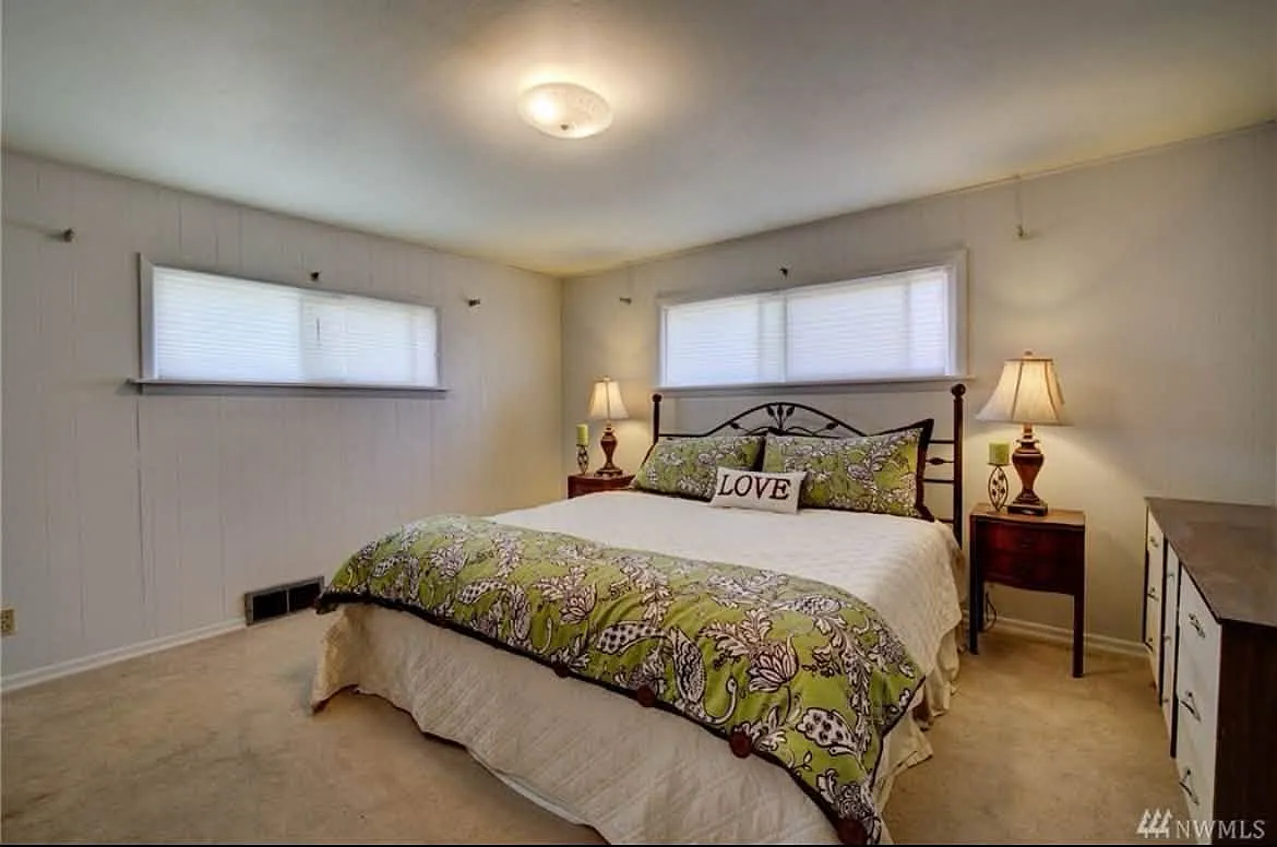 4 bed, 2340 sqft, $950 — Photo 2