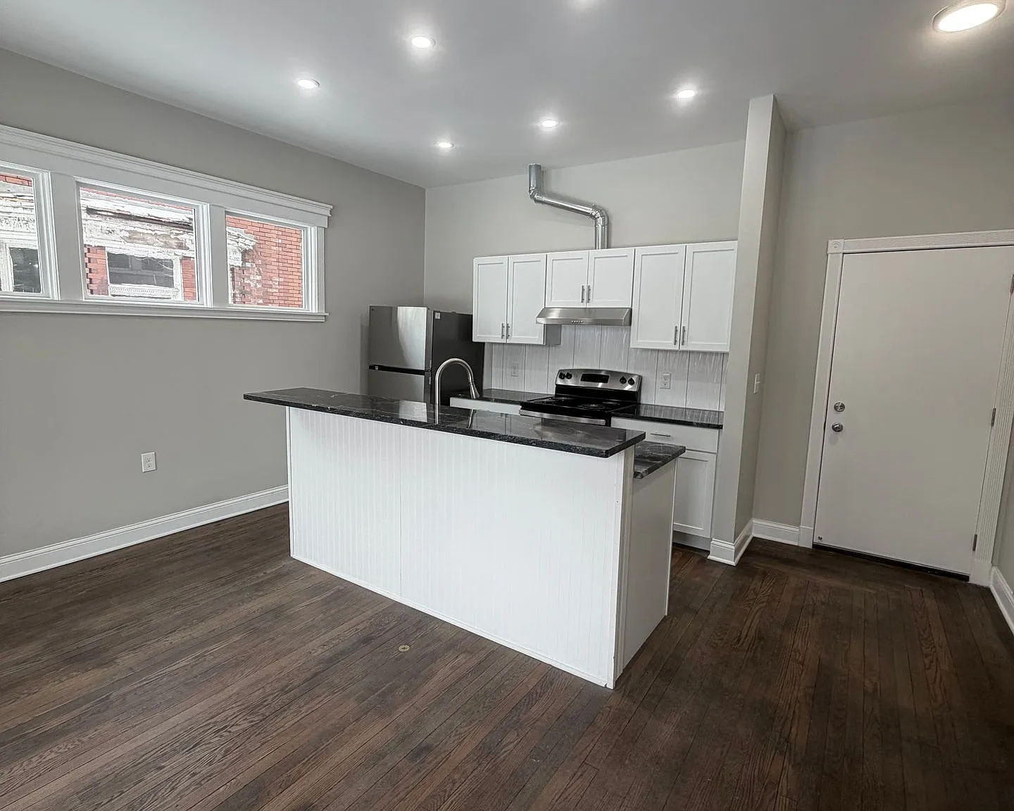 445 E Grand Blvd. — Photo 1