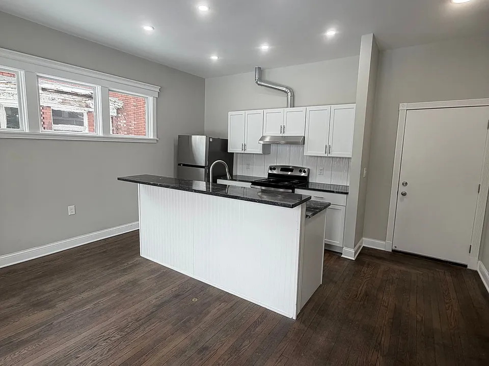 445 E Grand Blvd