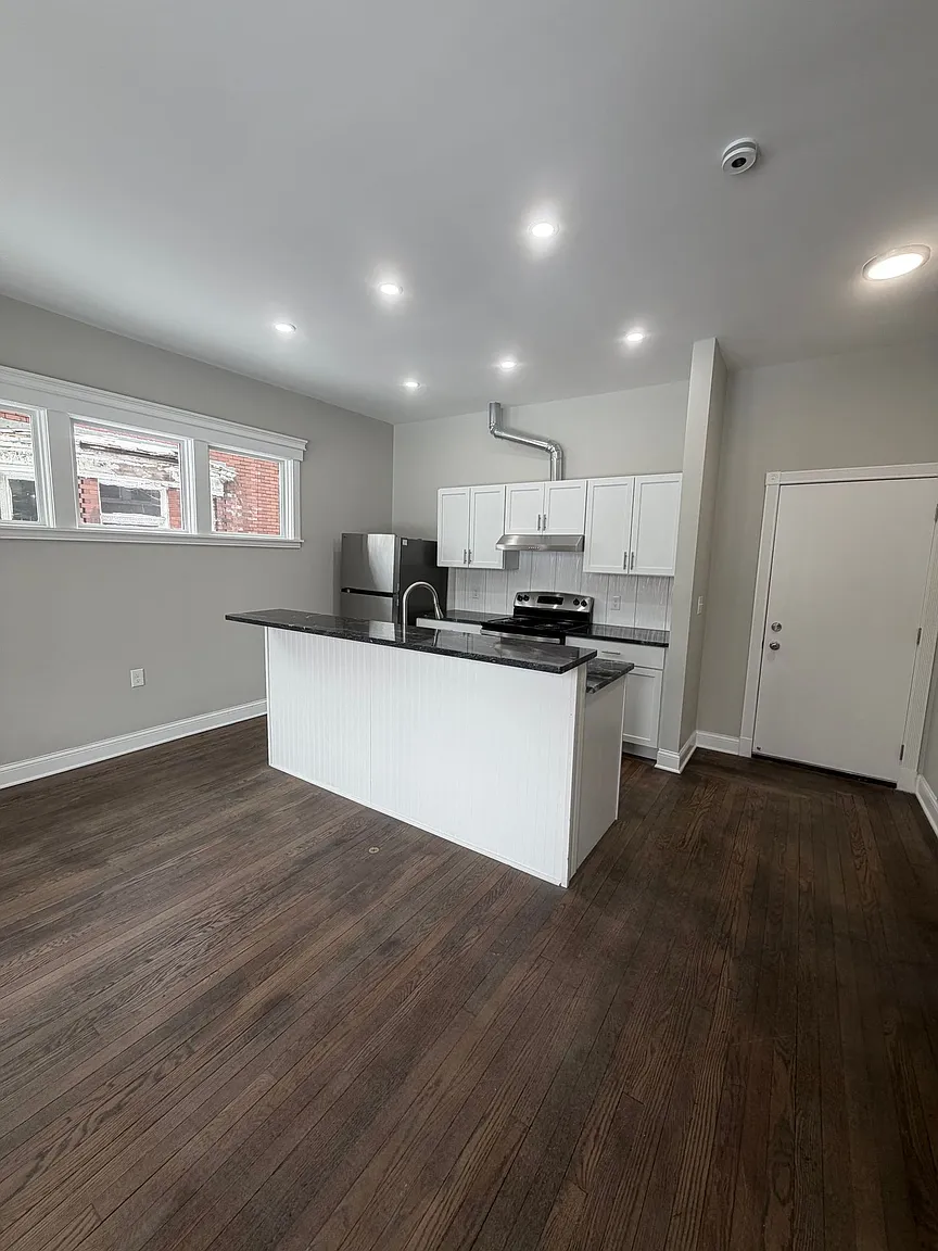 445 E Grand Blvd #3 photo 1