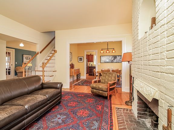 5th image of 50 Chestnut Dr
