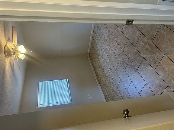 4th image of 120 N Nekoma Ave #1