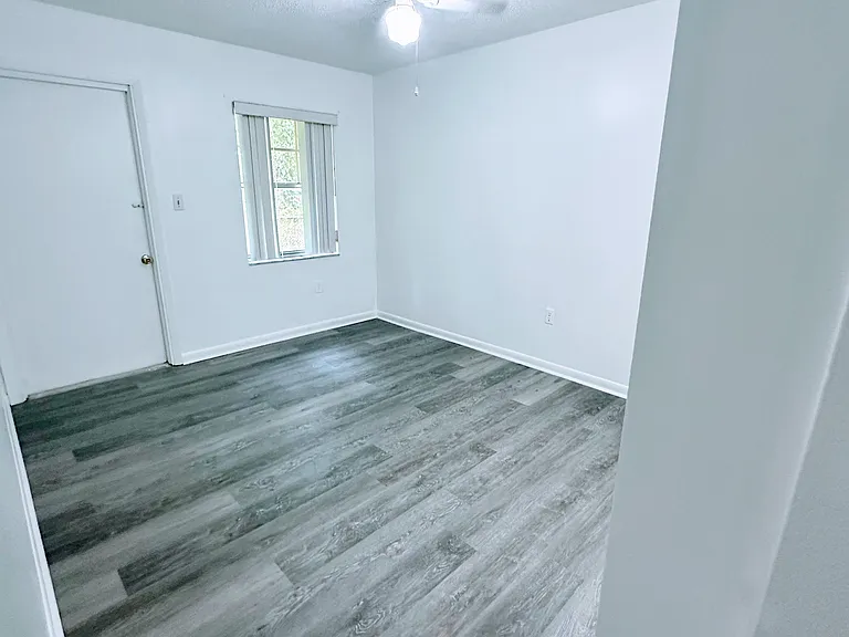 331 W Alamo Dr — Photo 9
