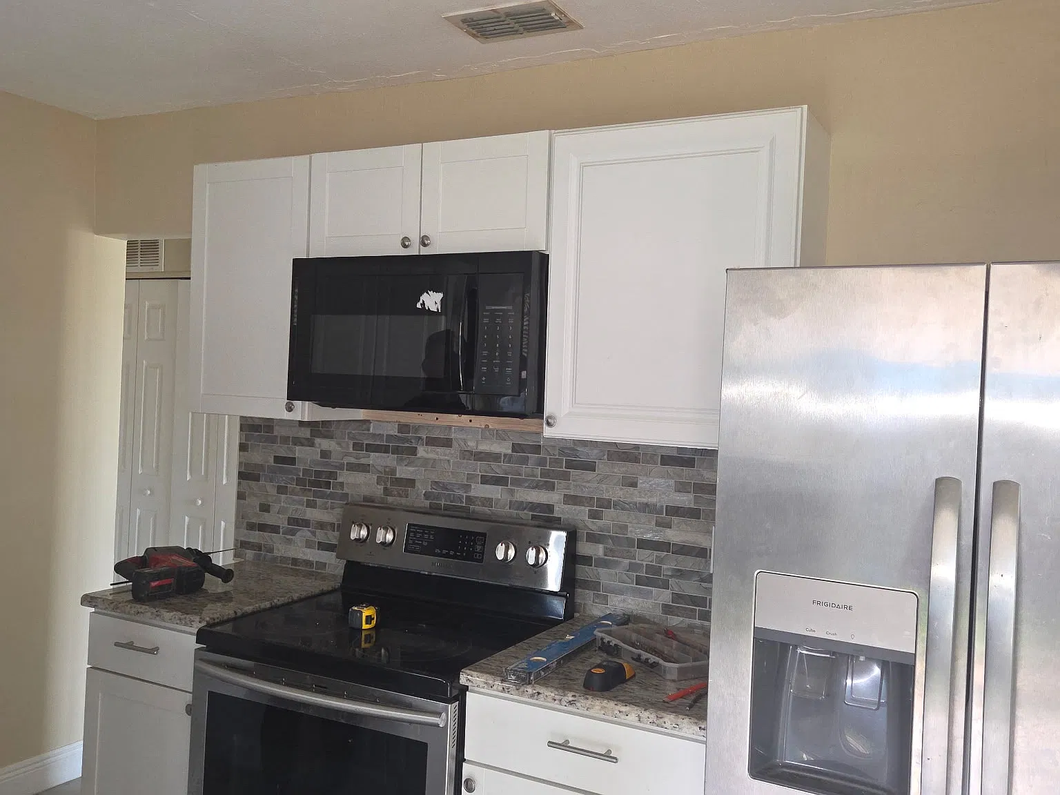 3 bed, 897 sqft, $1,500 — Photo 3