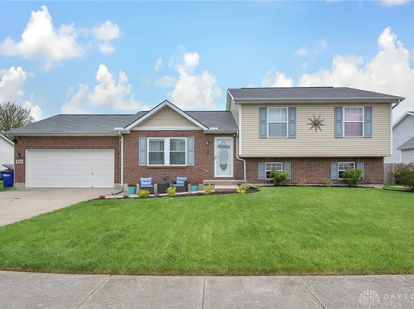 521 Caleb Dr, Brookville, OH 45309