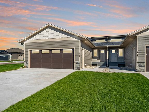 3rd image of 2700 E Sunburst Dr