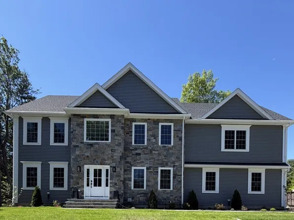 1 Rams Gate Pl, Shrewsbury, MA 01545