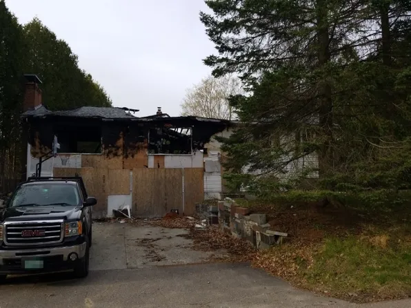 102 Canyon Estates Dr, Colchester, VT 05446