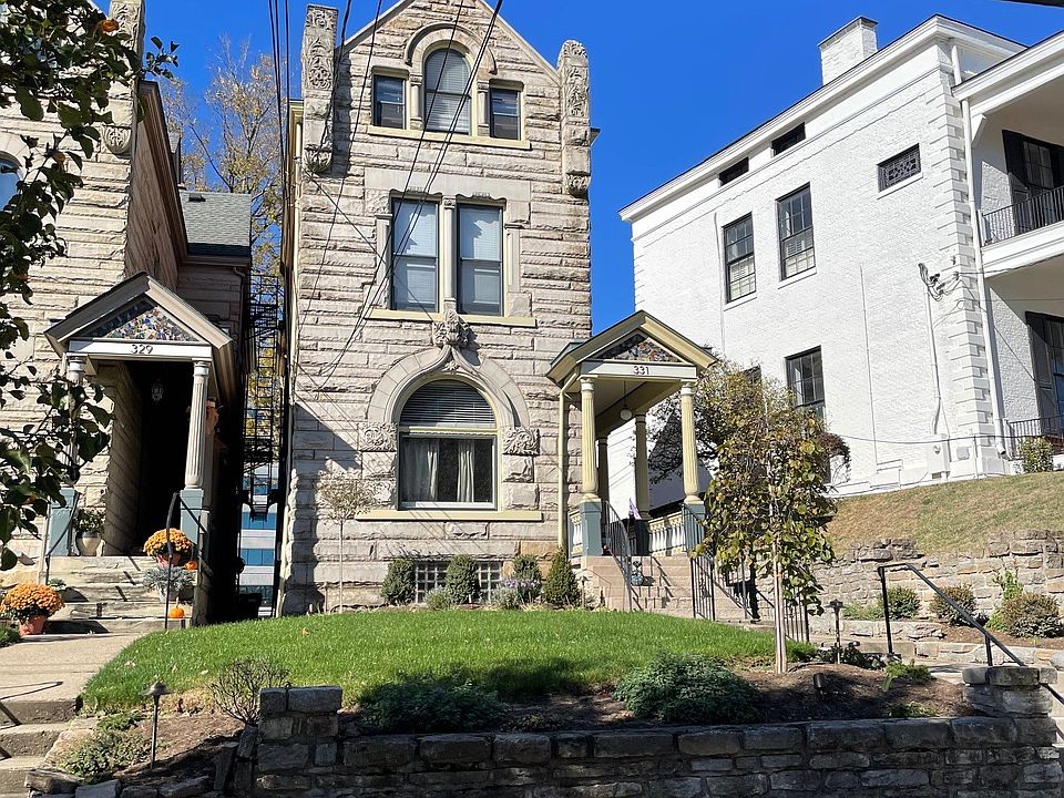 Beautiful home in Historic East Row in Newport. On a quiet and safe street but close to several restaurants and entertainment options.