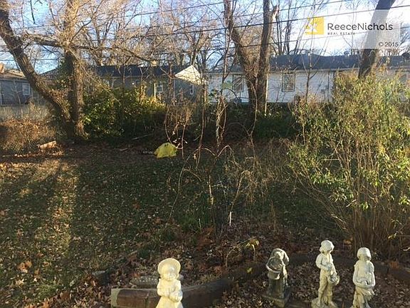 Nice patio area in backyard.