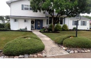 9222 Grace Ln, Philadelphia, PA 19115