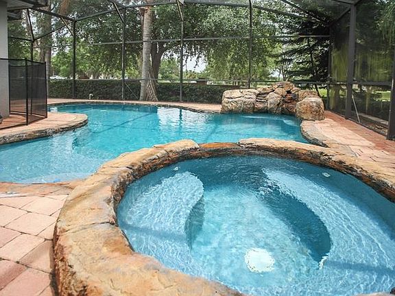 Custom built Salt Water Screened-in Pool