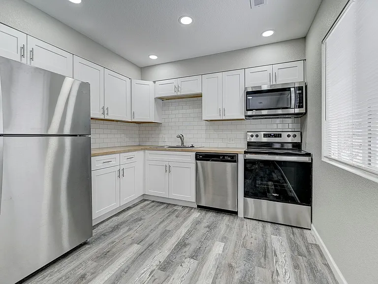 1495 Manitou Blvd — Photo 10