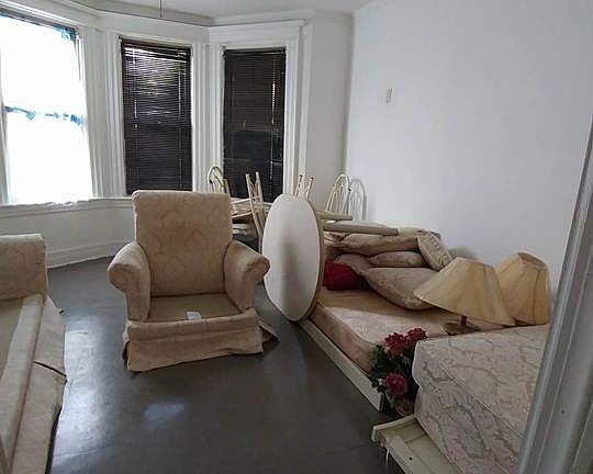 4th image of 102 Oak St