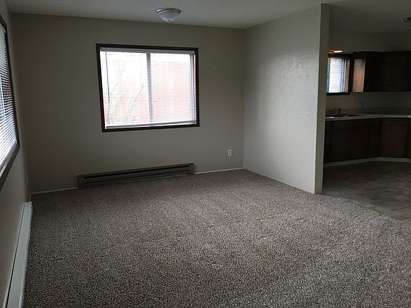 2nd image of 907 S 11th Ave