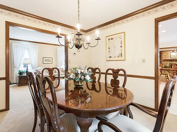 5th image of 846 Karen Ct