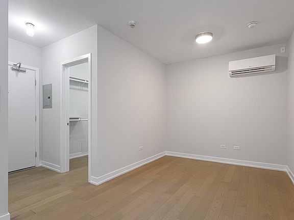 5th image of 6019 N Winthrop Ave #311