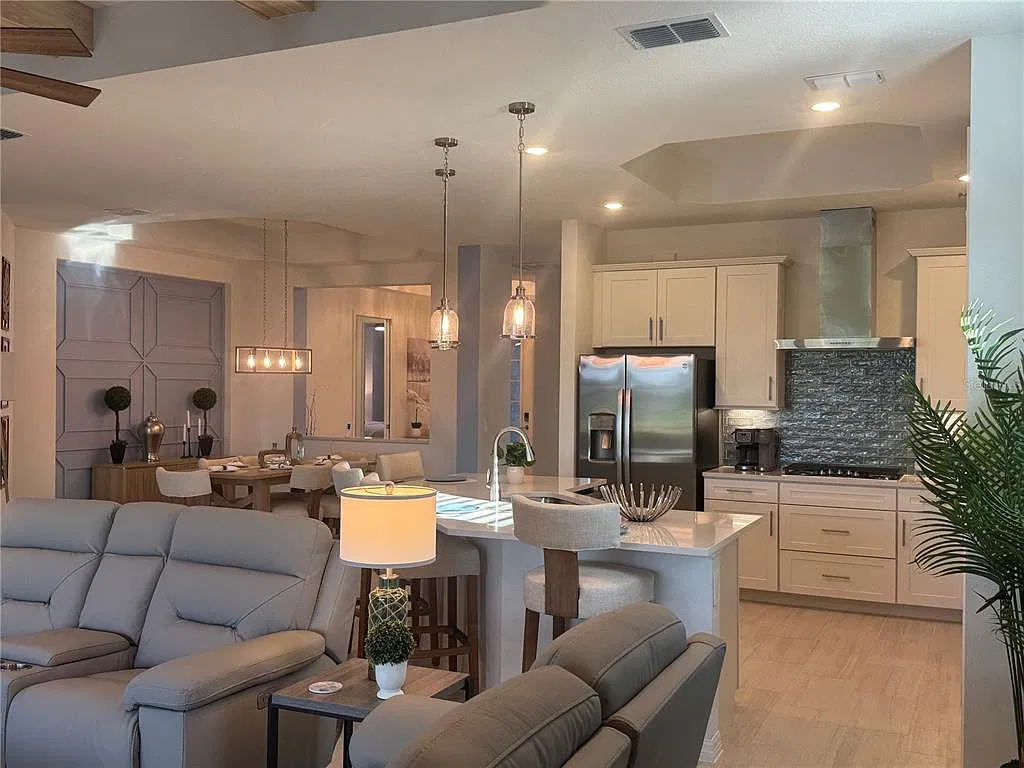 3 bed, 2.0 bath, 2246 sqft, $8,000 — Photo 4