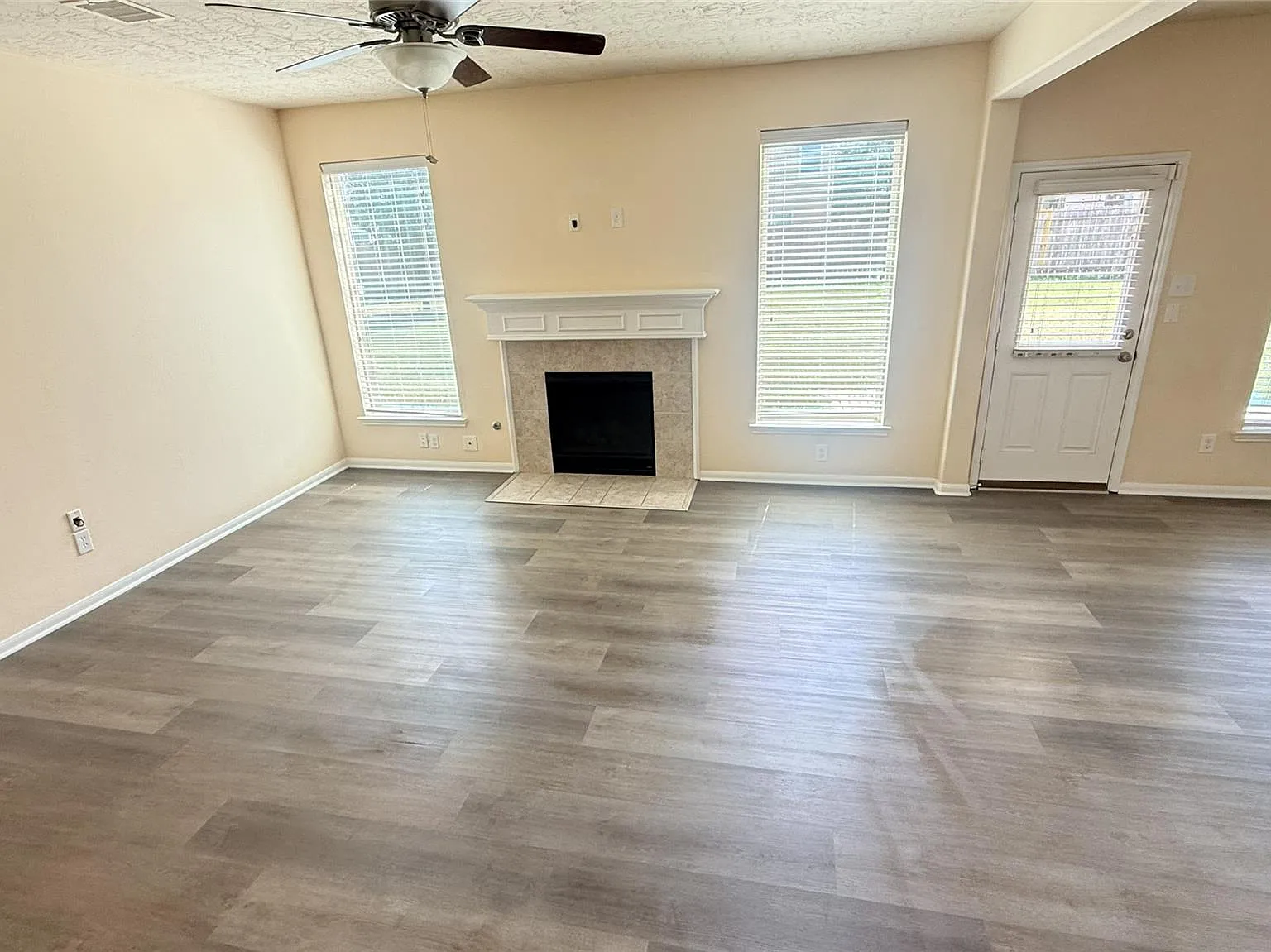 3 bed, 2.5 bath, 2086 sqft, $2,500 — Photo 4