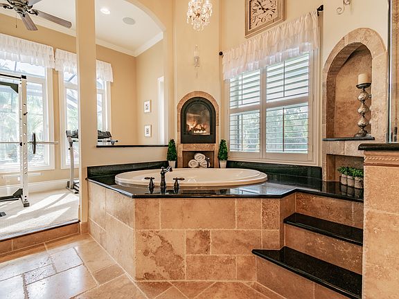3rd image of 11723 Doe Creek Dr