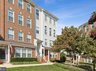 327 Cross Green St #B, Gaithersburg, MD 20878