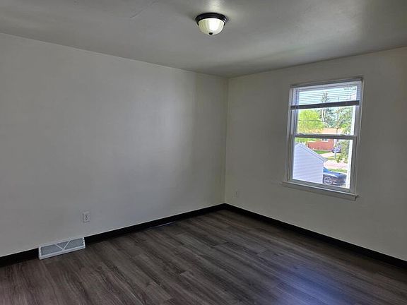 5th image of 1095 Gillingham Rd APT D