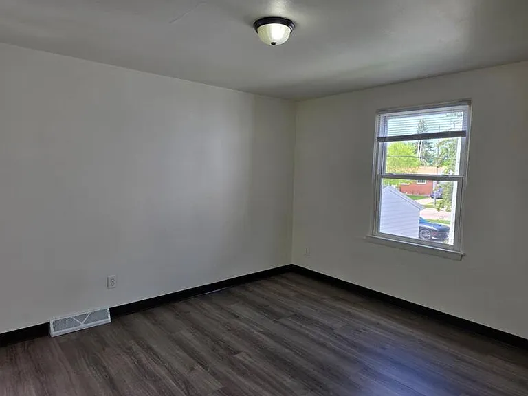 1095 Gillingham Rd #D — Photo 5