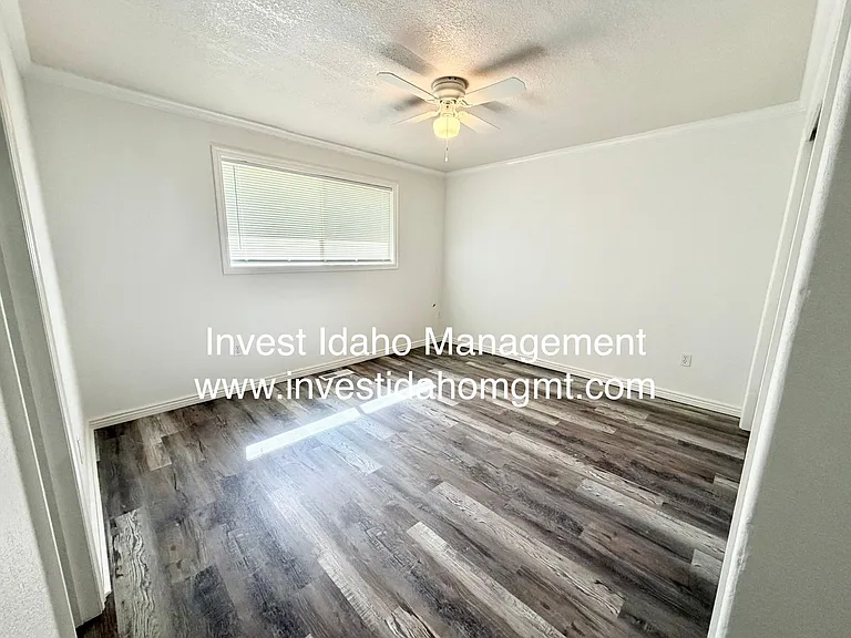 North 11th Street — Photo 18