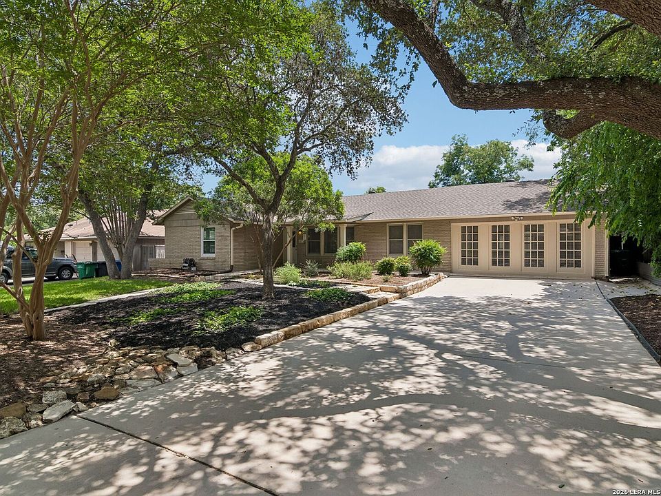 1st image of 438 Oakleaf Drive