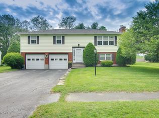 68 Winesap Rd, Pittsfield, MA 01201