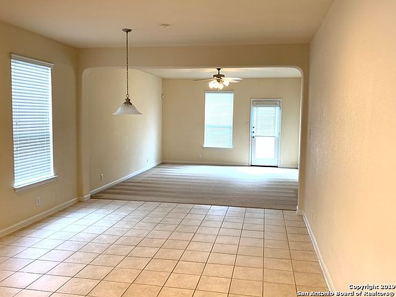 4th image of 810 Caprese Ln