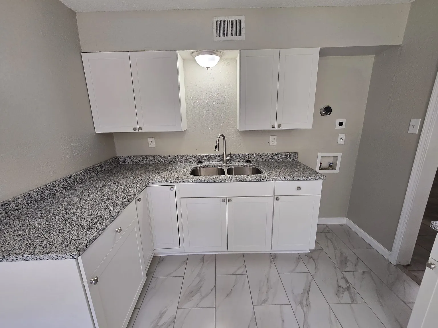 4 bed, 1297 sqft, $1,550 — Photo 2