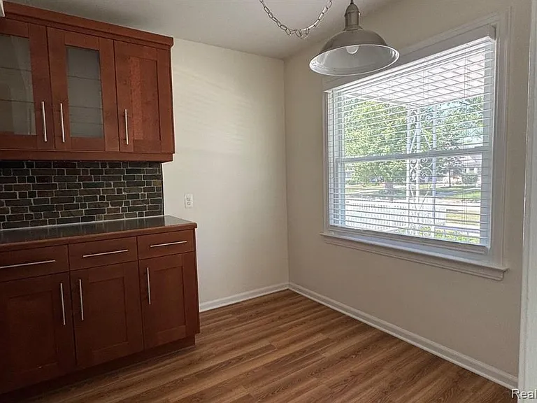 128 Girard Ave — Photo 7