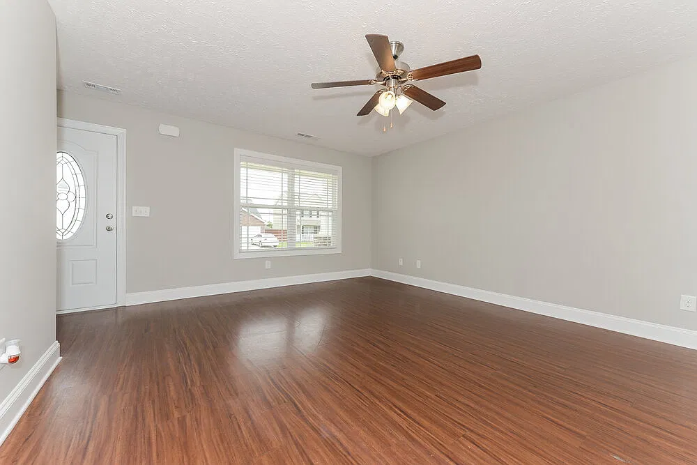 4 bed, 2.5 bath, 1755 sqft, $2,320 — Photo 4