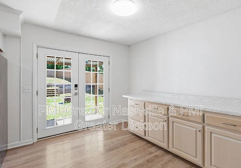 704 McPherson Dr — Photo 9