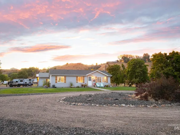 412 Foothill Dr