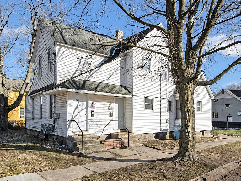 1703 S Park St — Photo 13