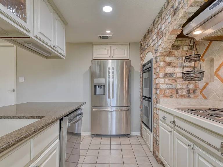 3322 Castledale Dr — Photo 7