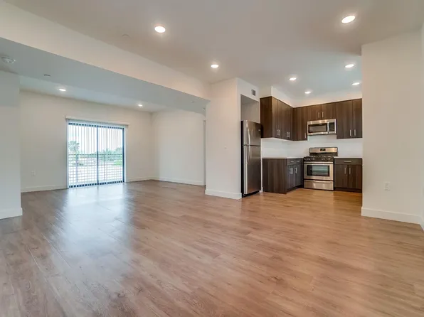 16836 Sherman Way #402, Van Nuys, CA 91406