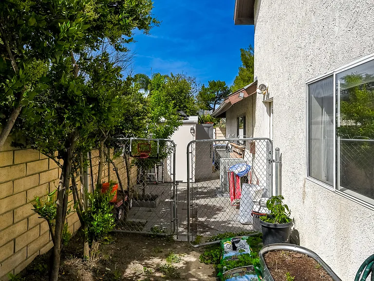 24668 Ebelden Ave — Photo 43