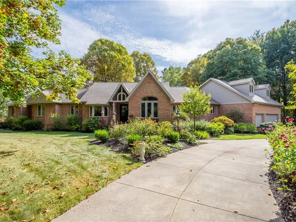 1034 Old Harper Rd, Crescent, PA 15046