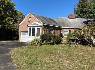 26797 Gum Spring Rd, Chantilly, VA 20152